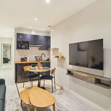 Spacious Sacre Coeur Montmartre Paryż